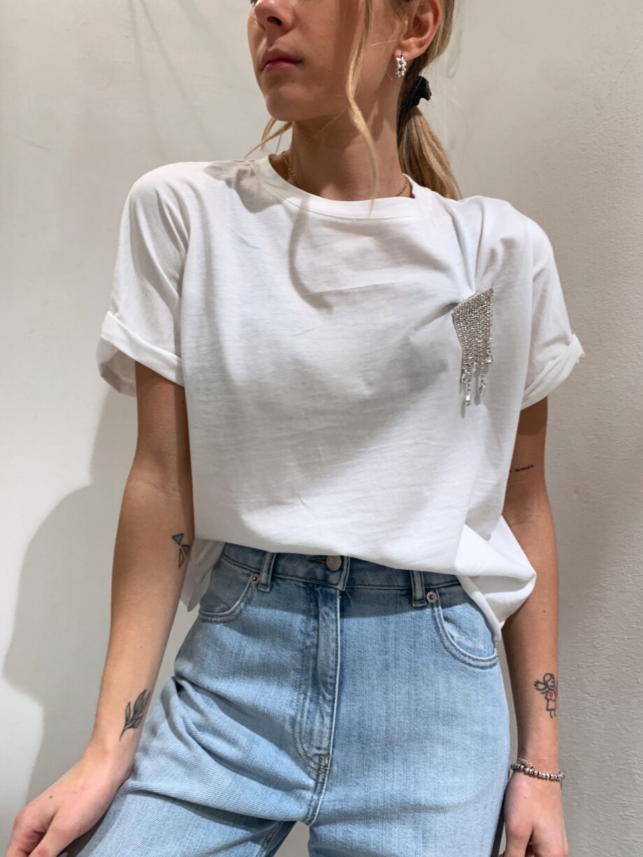 Shop Online T-shirt bianca corta con spilla strass HaveOne