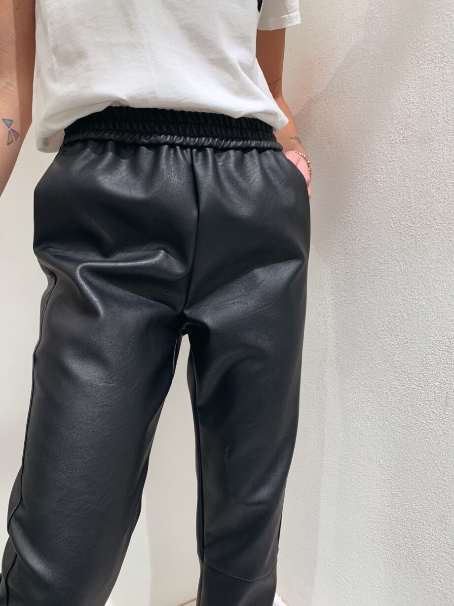 Shop Online Pantalone in ecopelle a sigaretta nero Vicolo