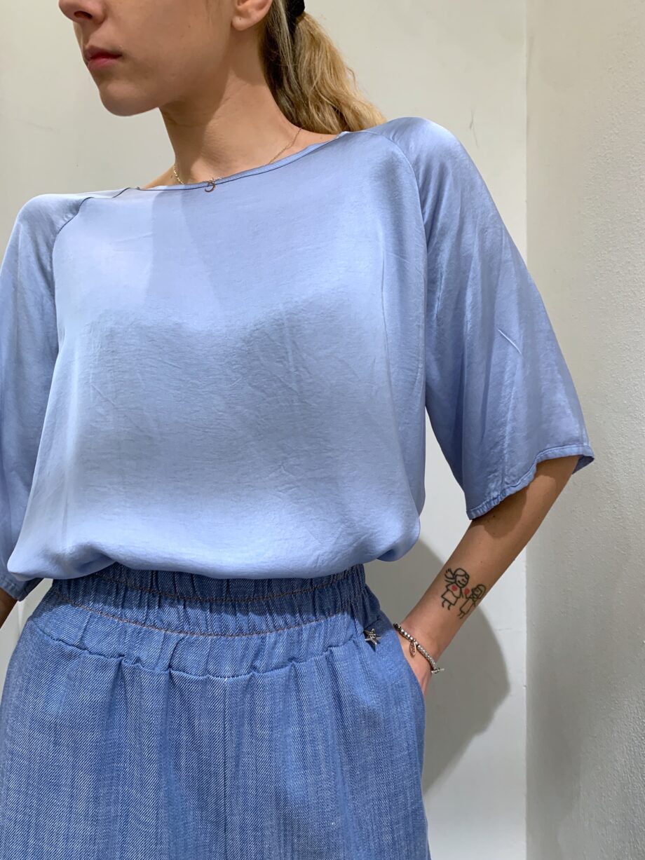 Shop Online Blusa in raso mezza manica azzurra Souvenir