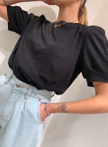 Shop Online T-shirt nera con manica a sbuffo Vero Moda