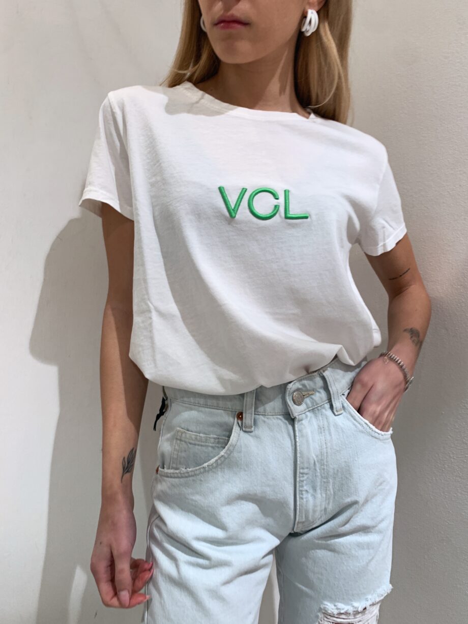 Shop Online T-shirt bianca con logo verde VCL Vicolo