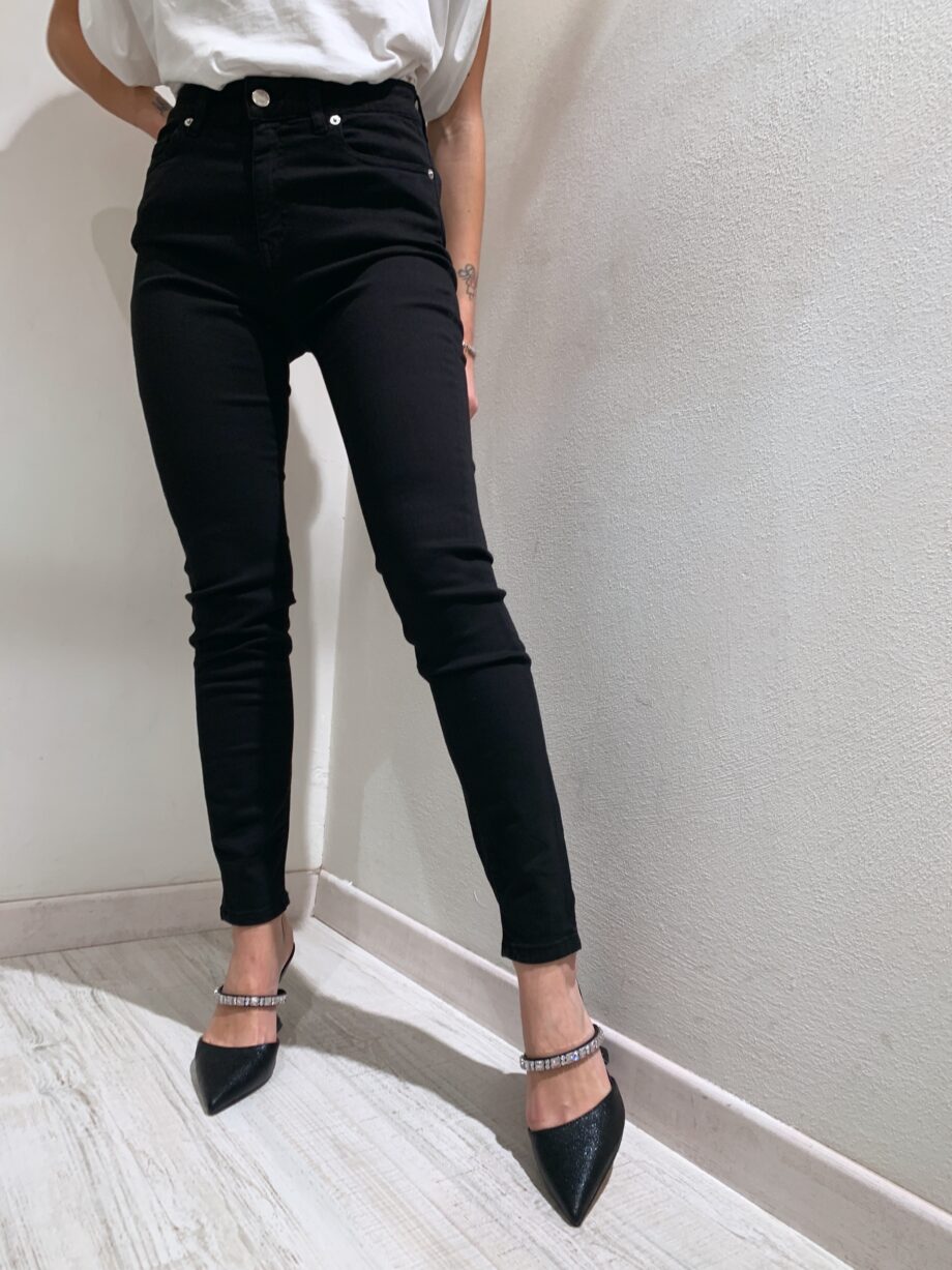 Shop Online Jeans Margot skinny nero Vicolo