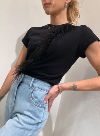 Shop Online T-shirt nera con piume Have One