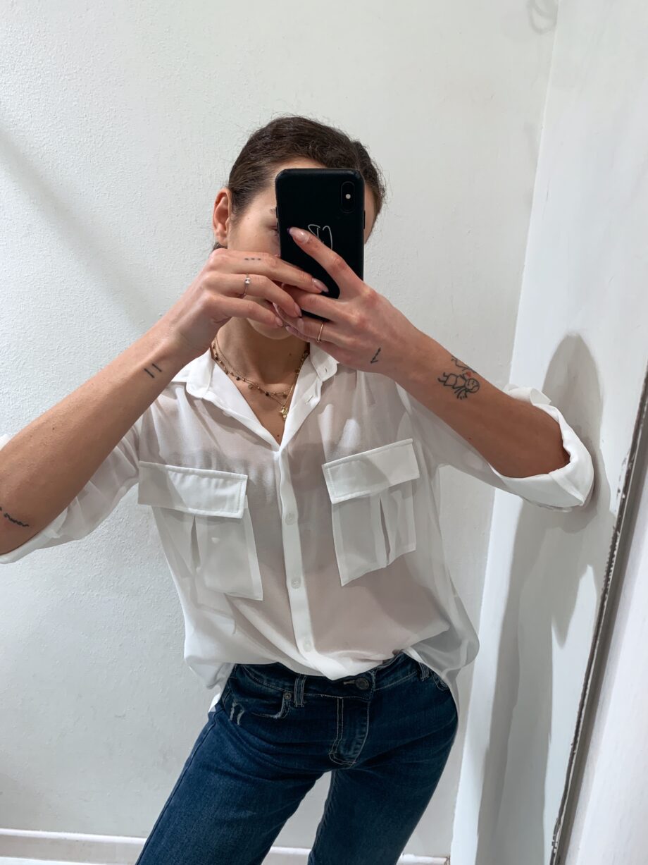 Shop Online Camicia in georgette bianca con tasche Kontatto