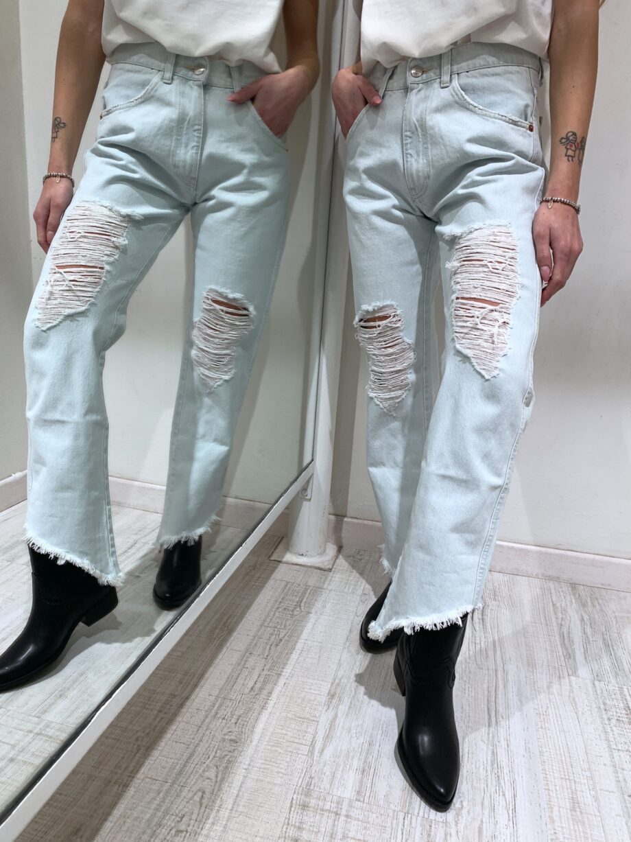 Shop Online Jeans chiaro sfrangiato con rotture Vicolo