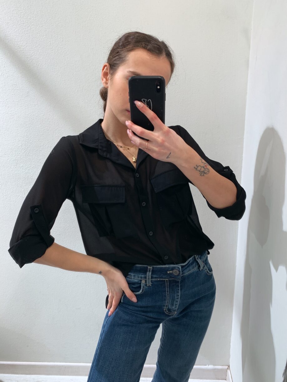 Shop Online Camicia in georgette nera con tasche Kontatto