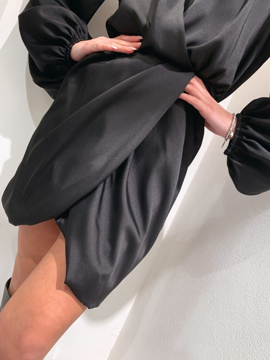 Shop Online Vestito in satin nero arricciato Vicolo