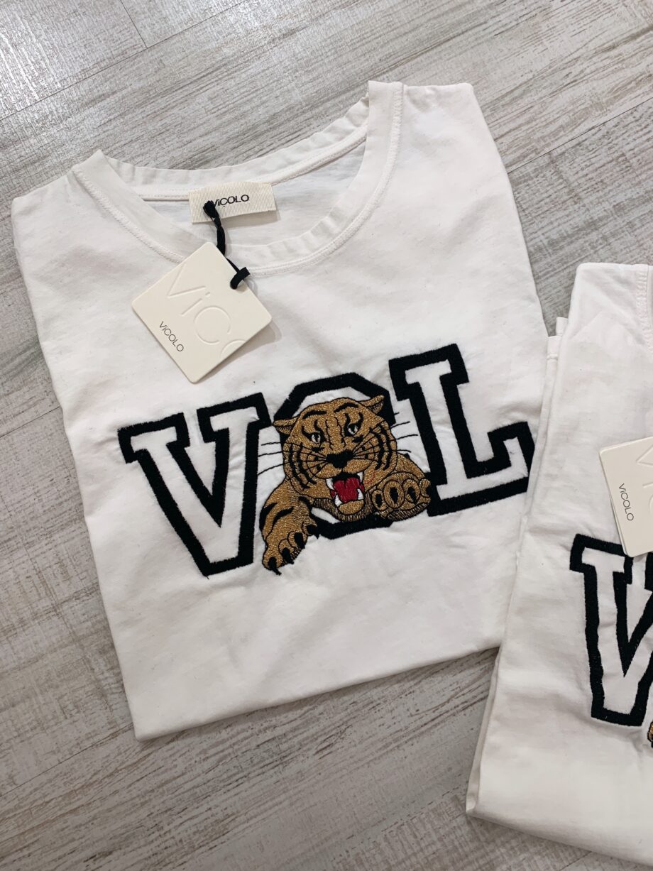 Shop Online T-shirt bianca con scritta e patch tigre Vicolo