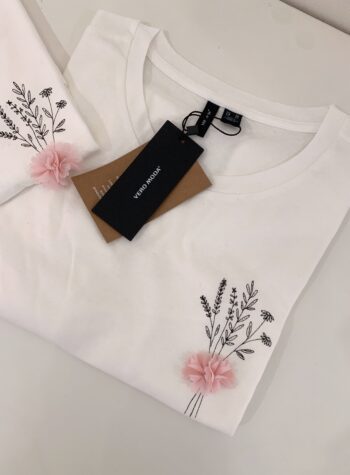 Shop Online T-shirt bianca con disegno lavanda e tulle rosa Vero Moda