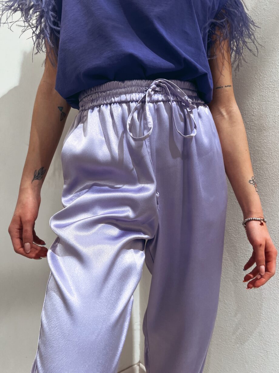 Shop Online Pantalone in satin morbido con elastico lilla Vicolo