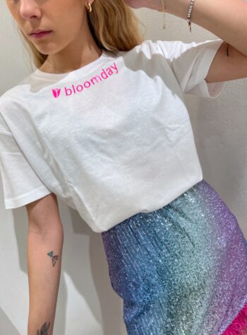 Shop Online T-shirt bianca con scritta logo Bloomday