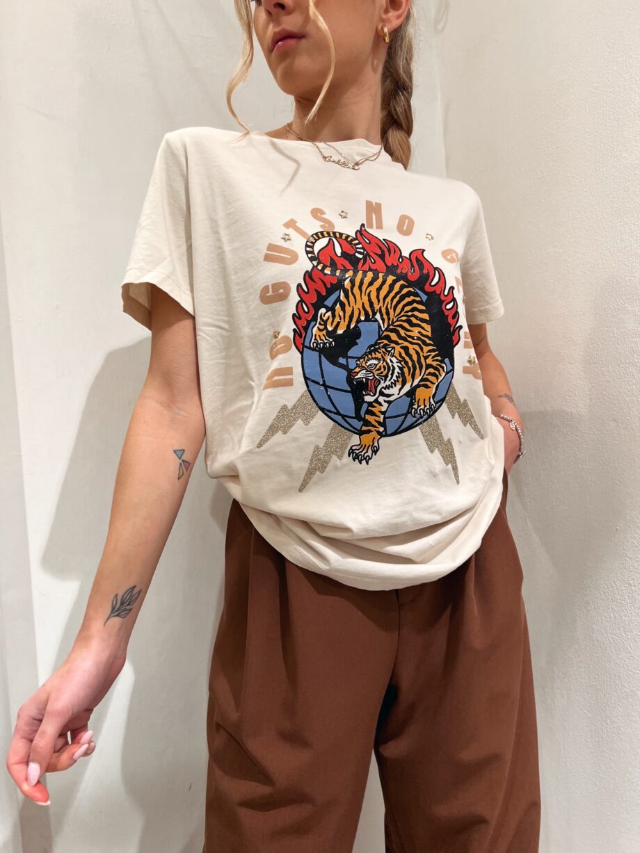 Shop Online T-shirt beige con stampa tigre Kontatto