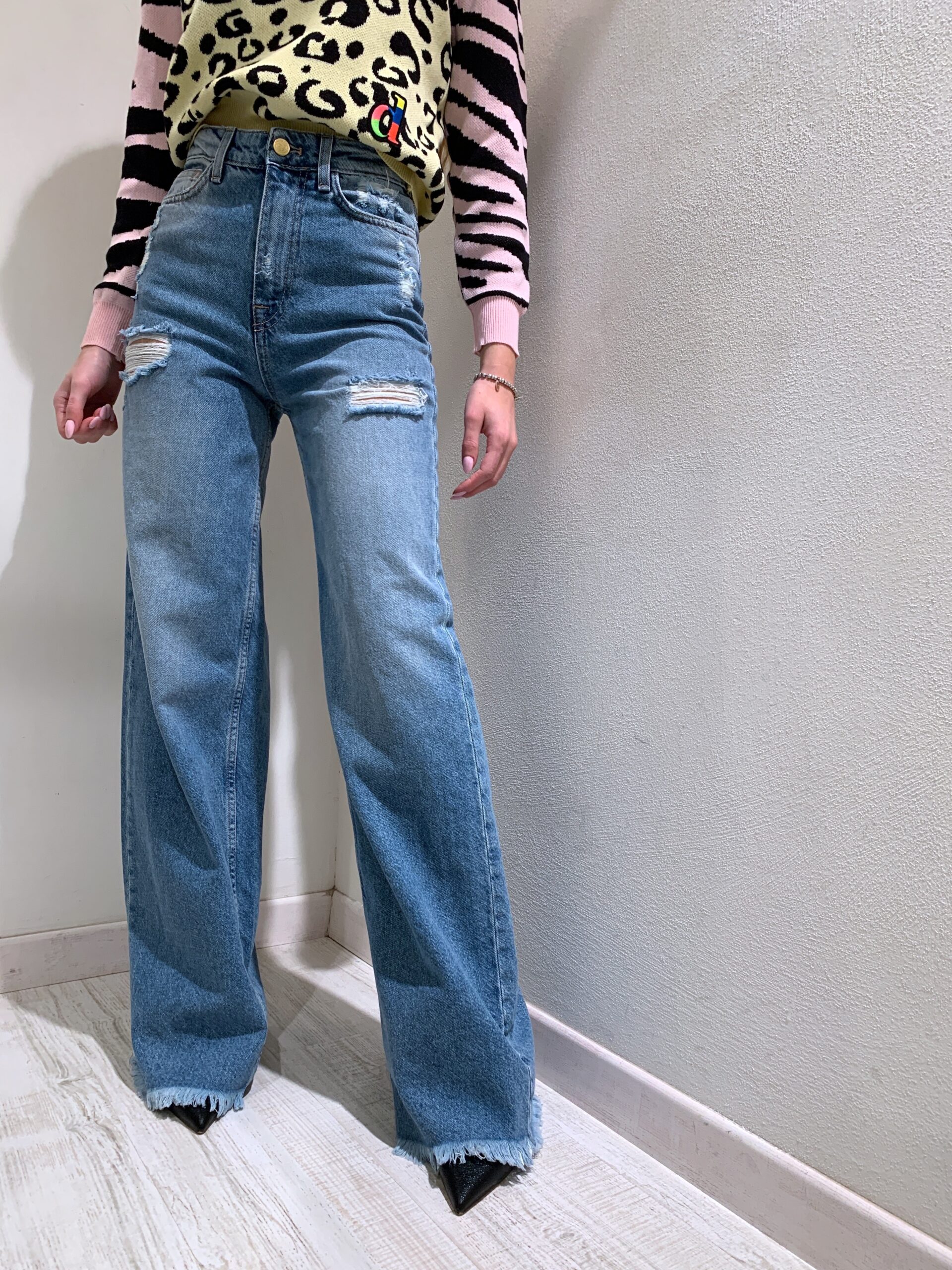 Giacca jeans donna cut out con taschine e rotture effetto vintage