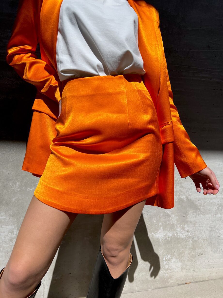 Shop Online Minigonna in raso a tubino arancione So Allure