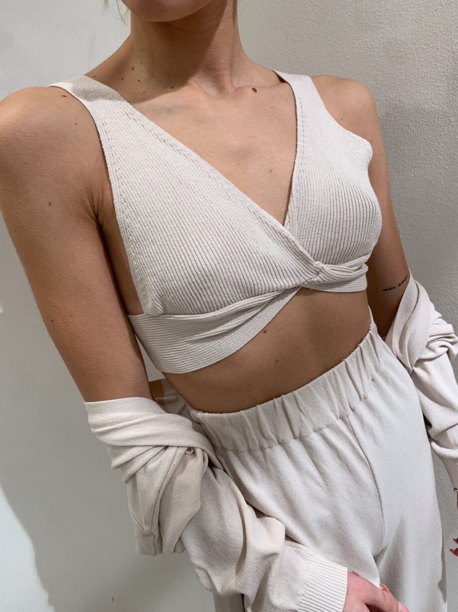 Shop Online Top crop beige con intreccio So Allure