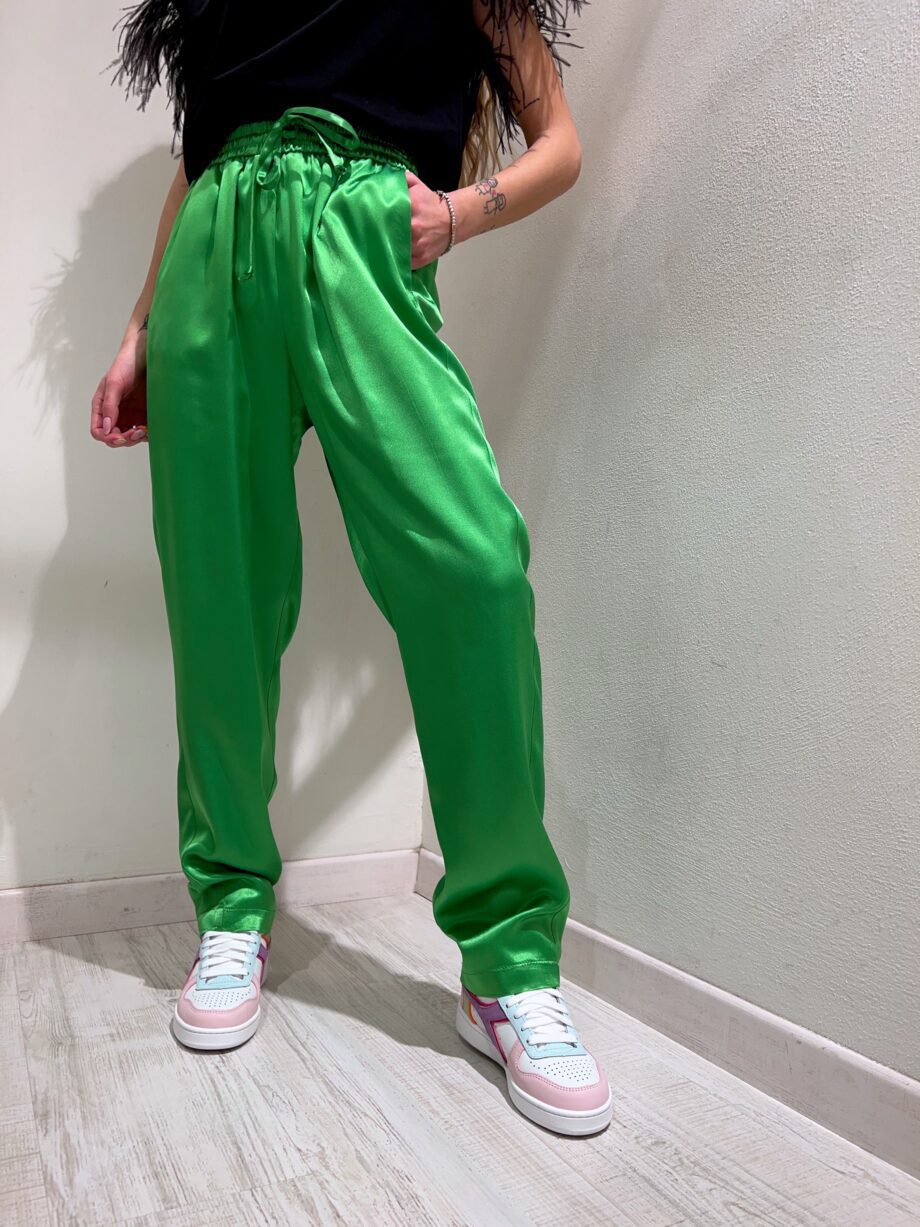 Shop Online Pantalone morbido con elastico in satin verde Vicolo