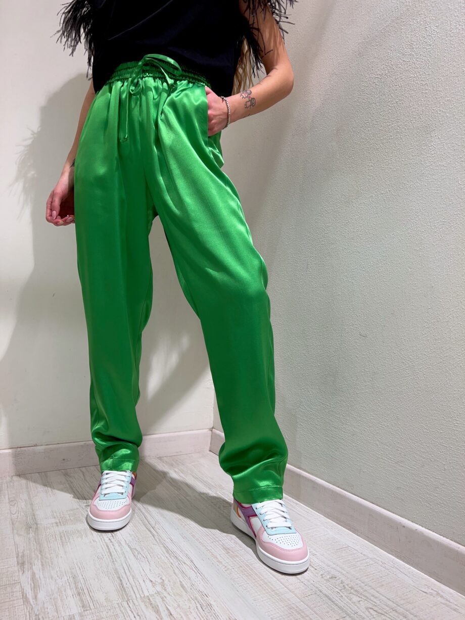 Shop Online Pantalone morbido con elastico in satin verde Vicolo