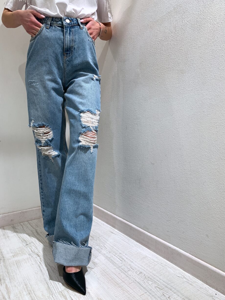 Shop Online Jeans palazzo chiaro con rotture Have One