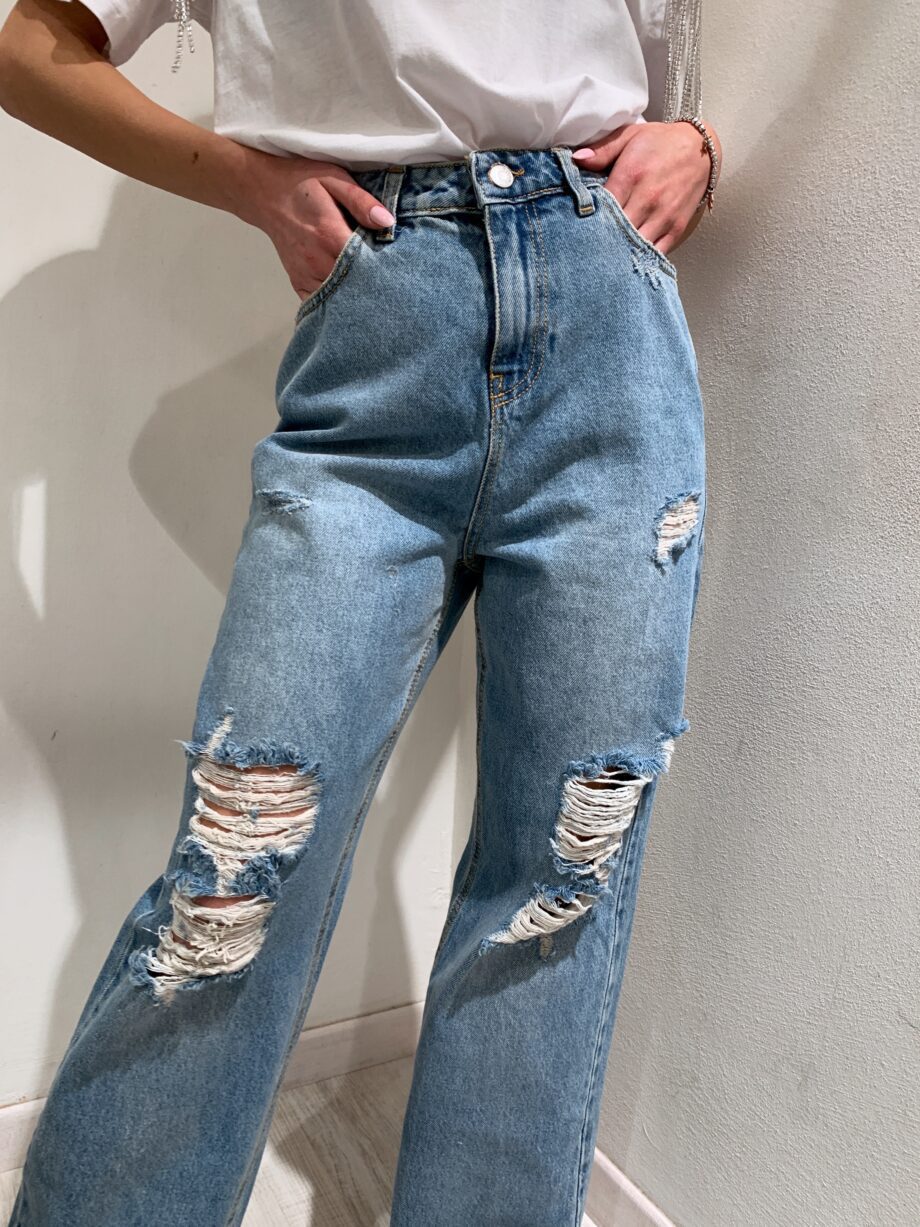 Shop Online Jeans palazzo chiaro con rotture Have One