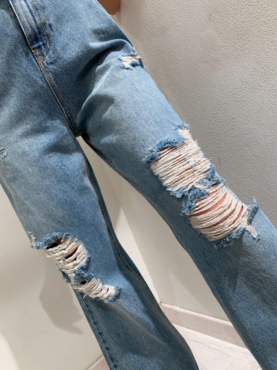 Shop Online Jeans palazzo chiaro con rotture Have One