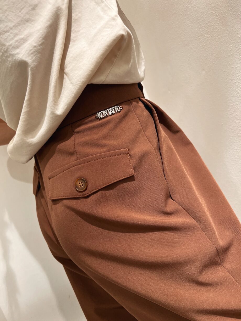 Shop Online Pantalone ampio con pinces marrone Kontatto