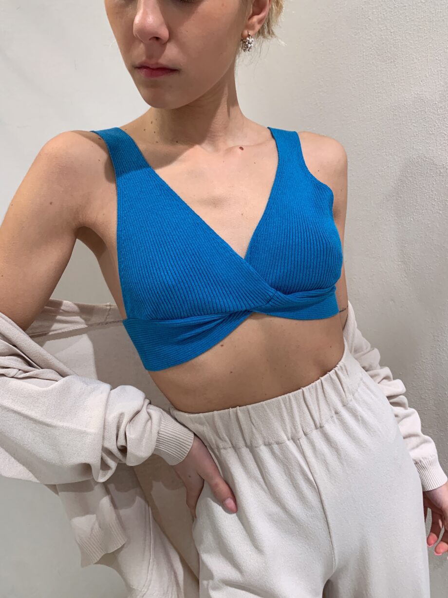 Shop Online Top crop turchese con intreccio So Allure