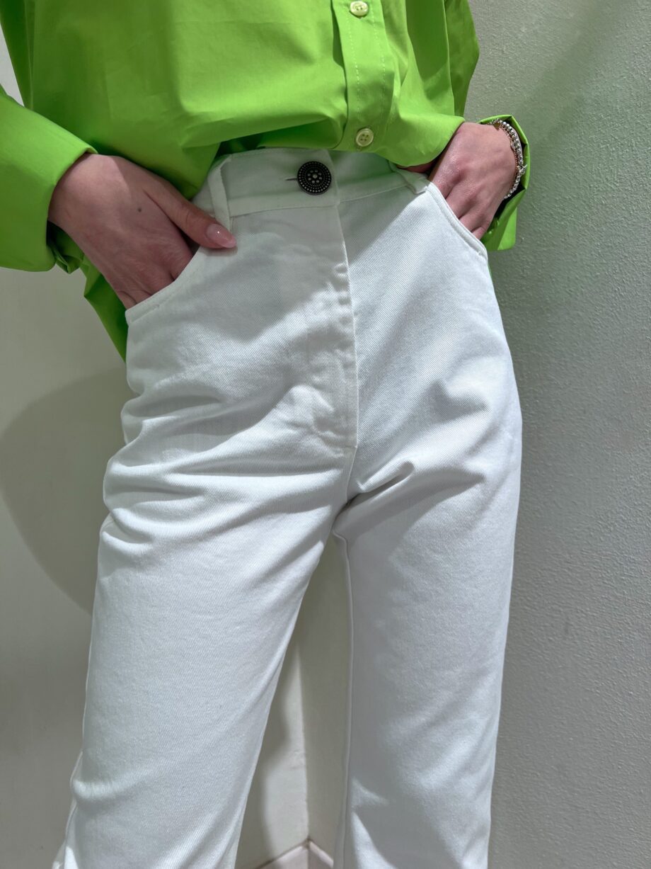 Shop Online Jeans bianco a zampetta con piume sul fondo HaveOne