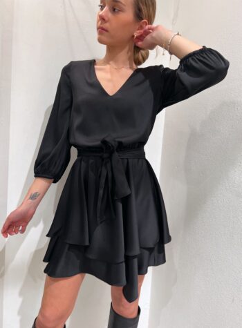 Shop Online Vestito corto in raso volant nero So Allure