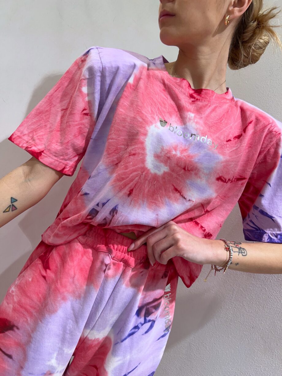 Shop Online T-shirt corta tie dye rosa e lilla Bloomday