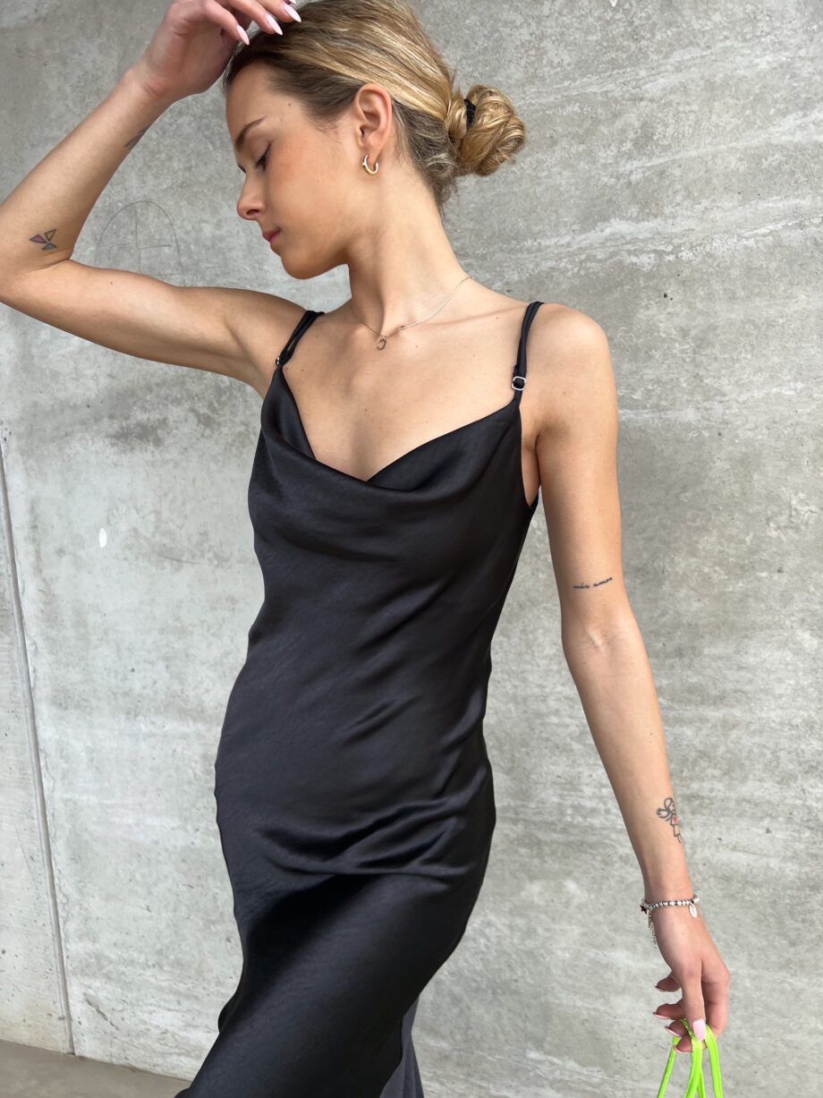 Shop Online Vestito lungo in raso nero Kontatto