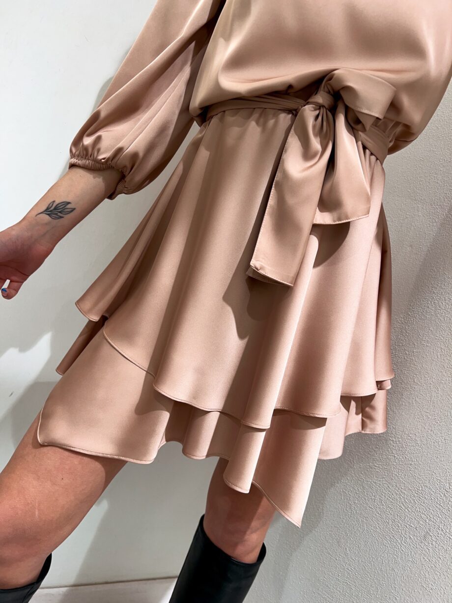 Shop Online Vestito corto in raso volant beige So Allure