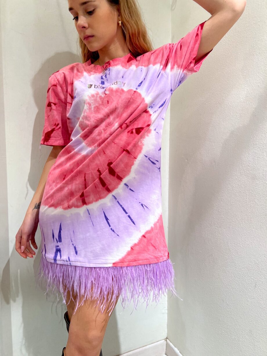 Shop Online Vestito tie dye rosa e lilla con piume Bloomday