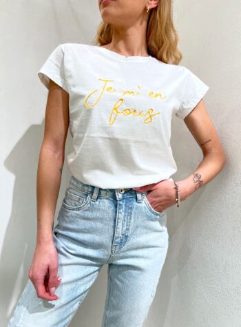 Shop Online T-shirt bianca con ricamo scritta gialla Vicolo