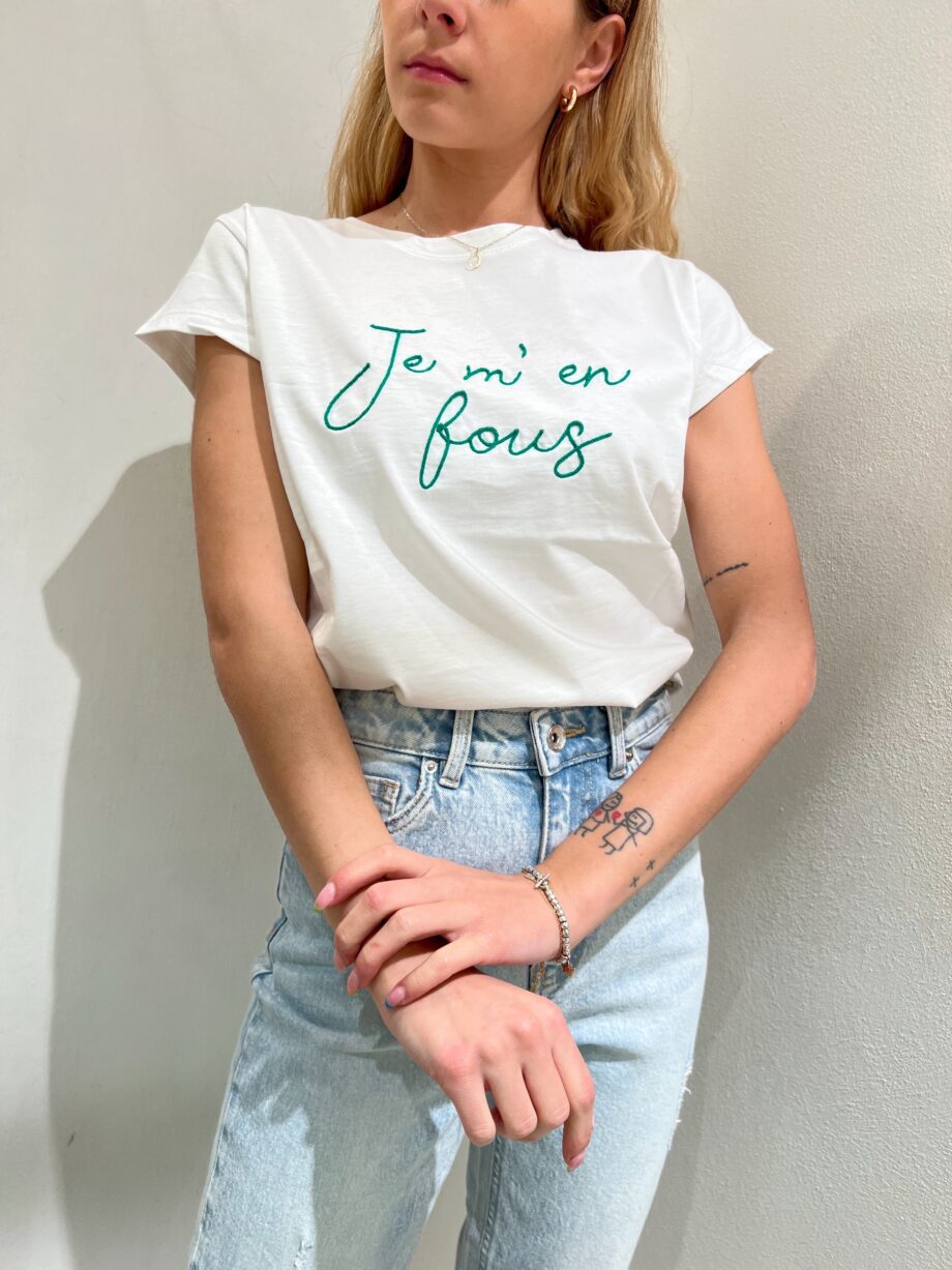 Shop Online T-shirt bianca con ricamo scritta verde Vicolo