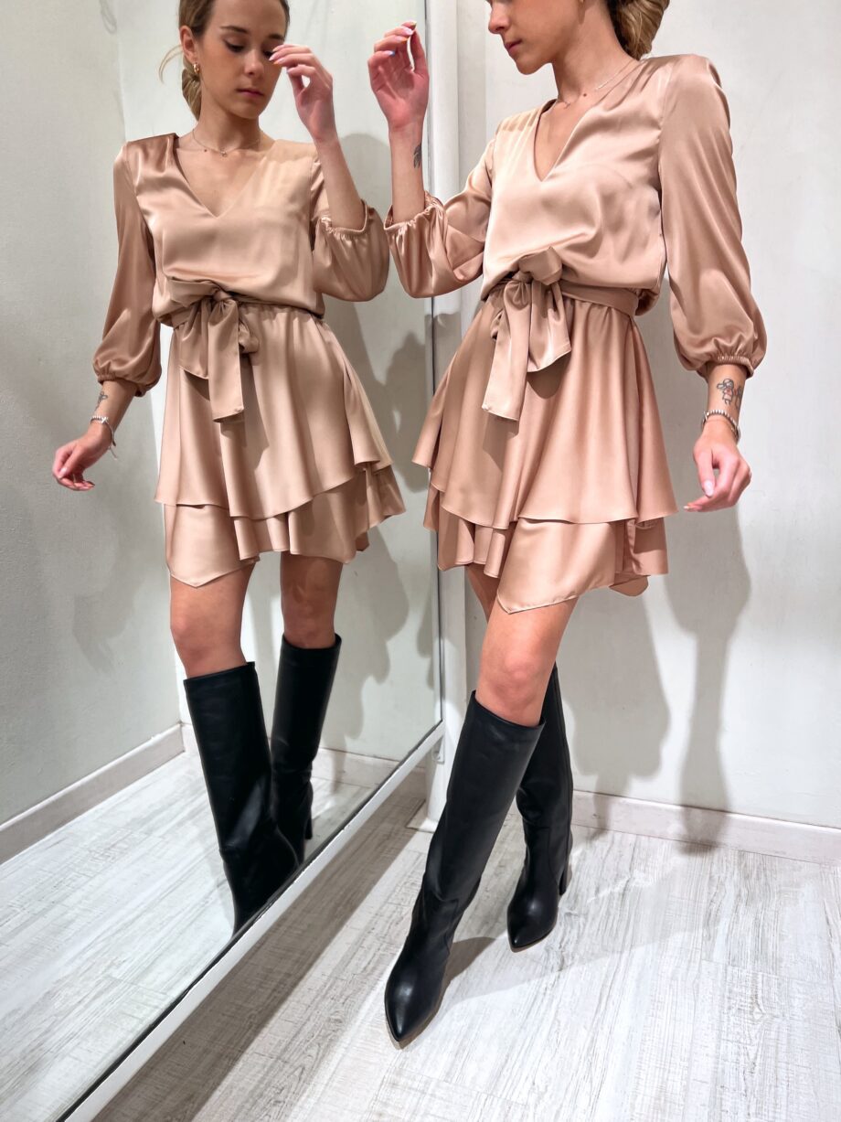 Shop Online Vestito corto in raso volant beige So Allure