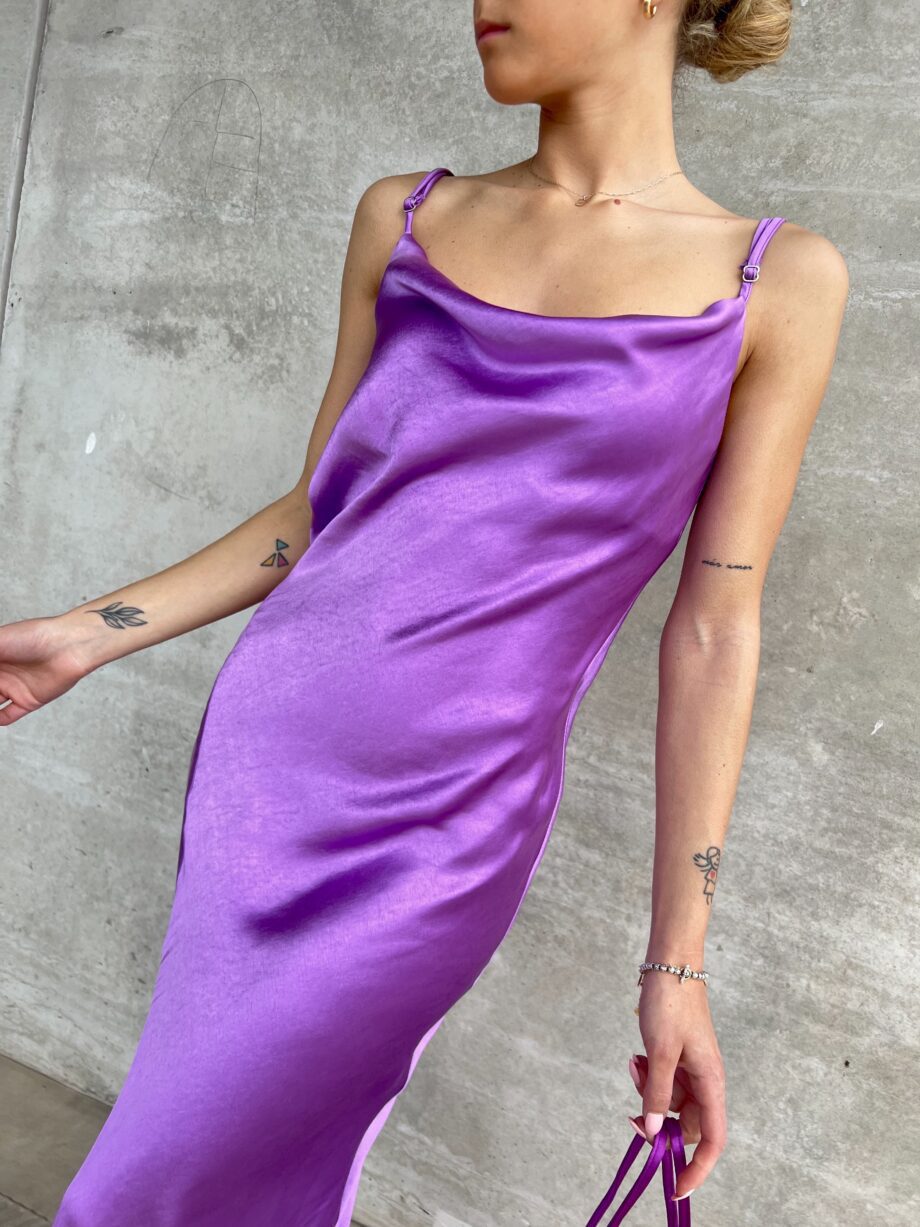 Shop Online Vestito lungo in raso viola Kontatto