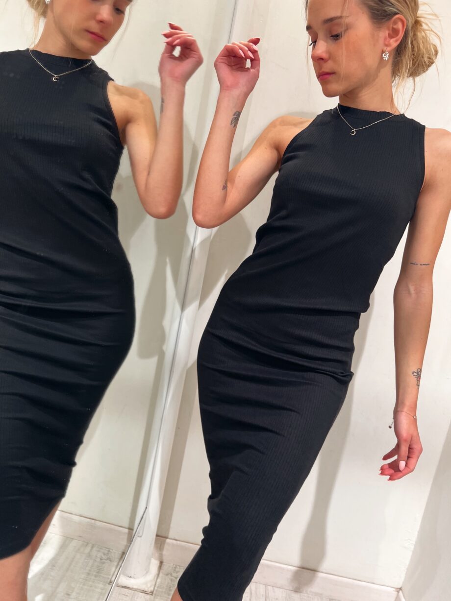 Shop Online Vestito lungo a costine aderente nero Vero Moda