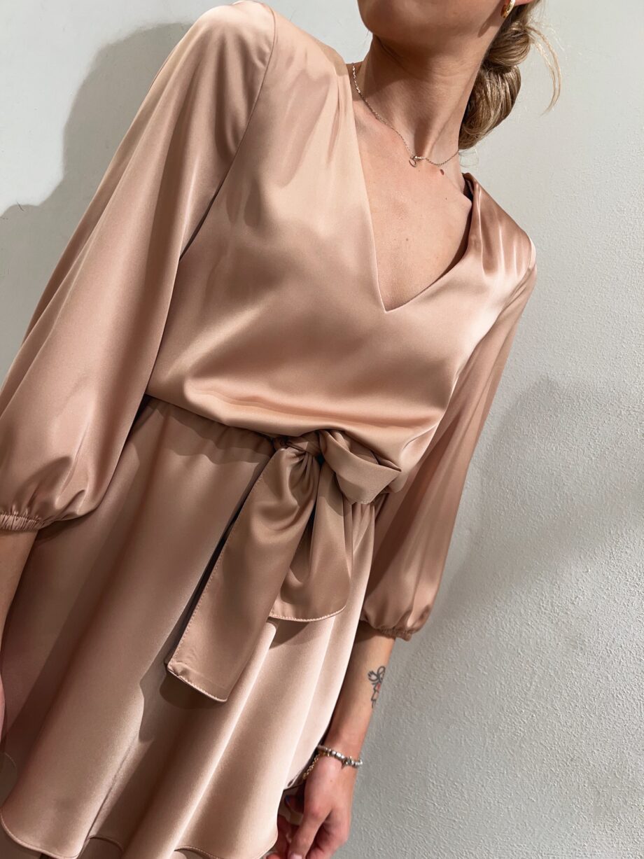 Shop Online Vestito corto in raso volant beige So Allure