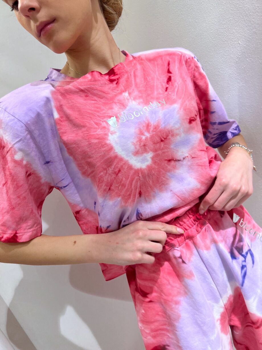 Shop Online T-shirt corta tie dye rosa e lilla Bloomday