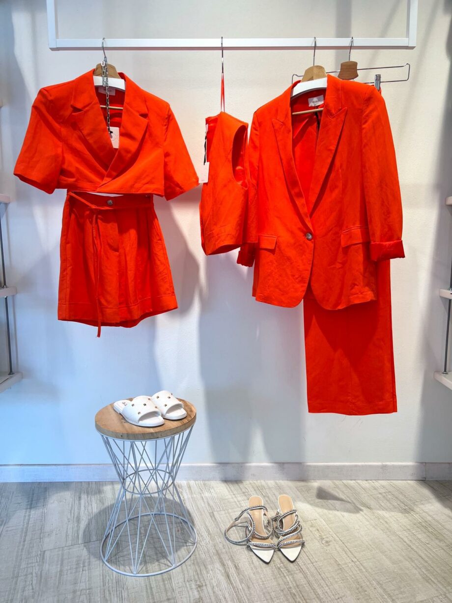 Shop Online Bermuda arancio in lino Vicolo