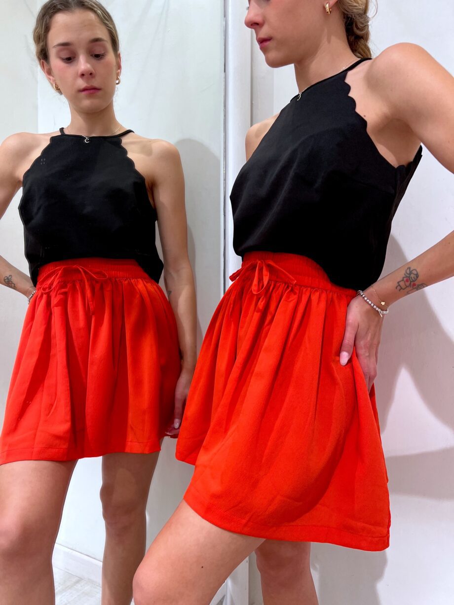 Shop Online Short volant rosso Vero Moda