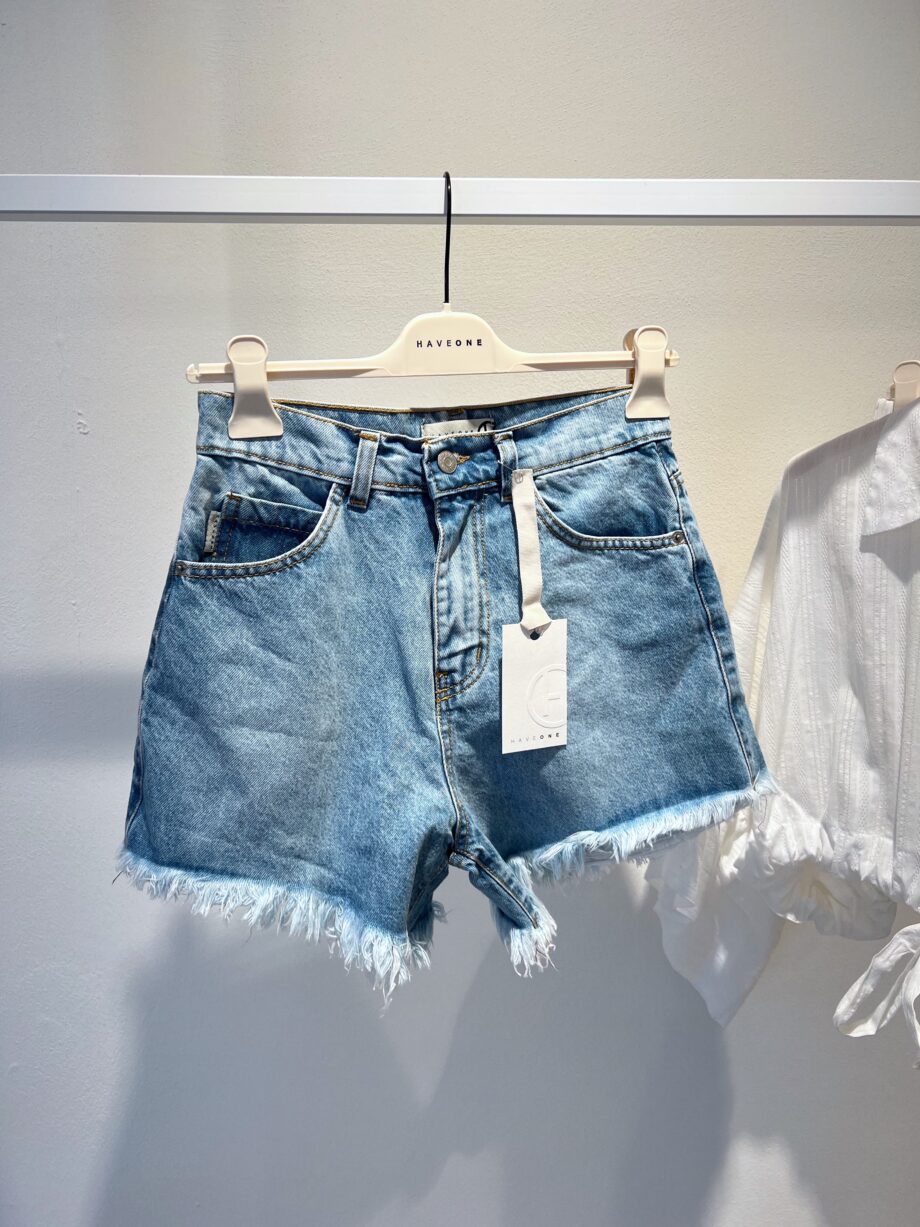 Shop Online Short in jeans chiaro sfrangiato Have One