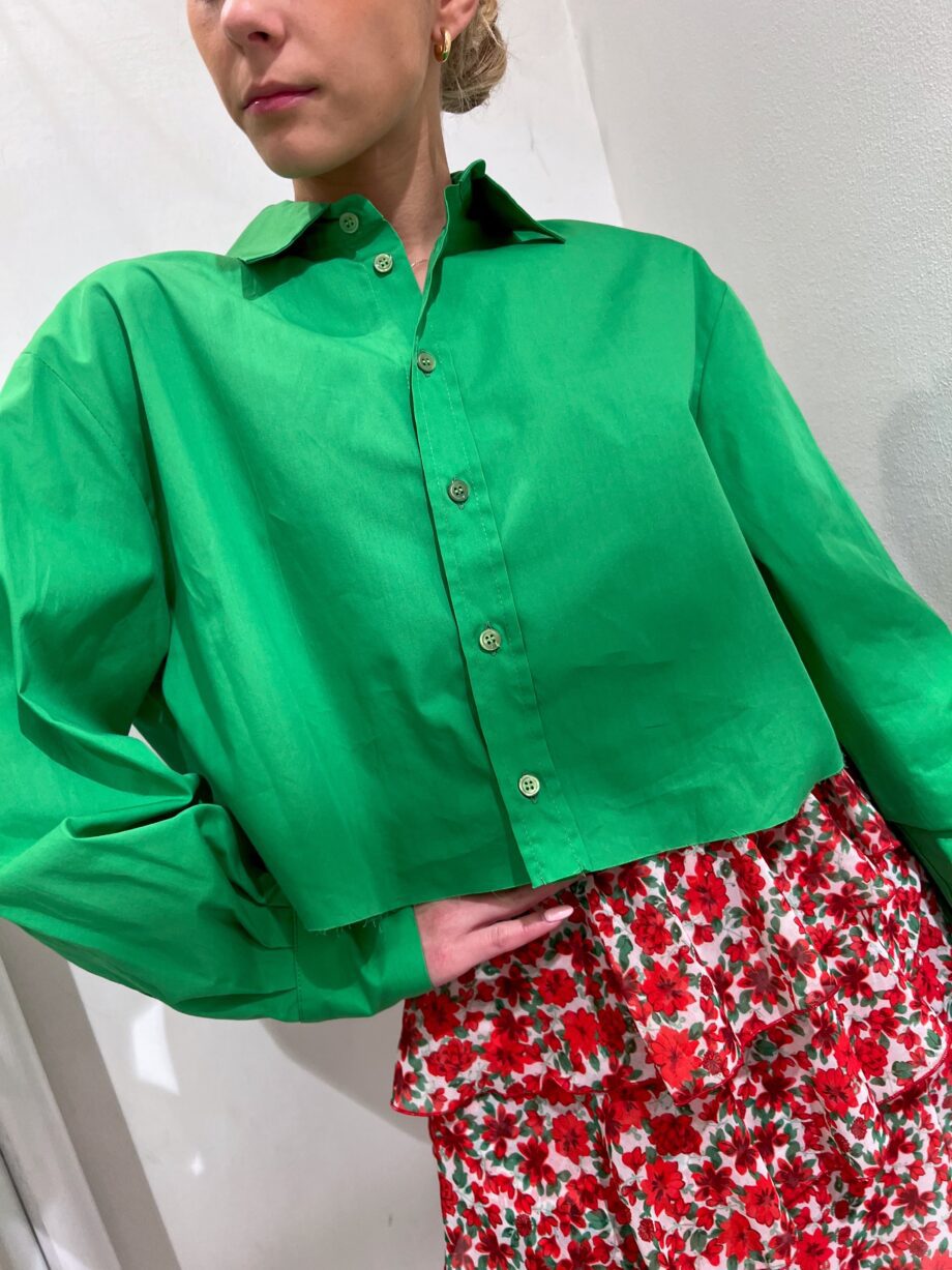 Shop Online Camicia crop over verde Vicolo