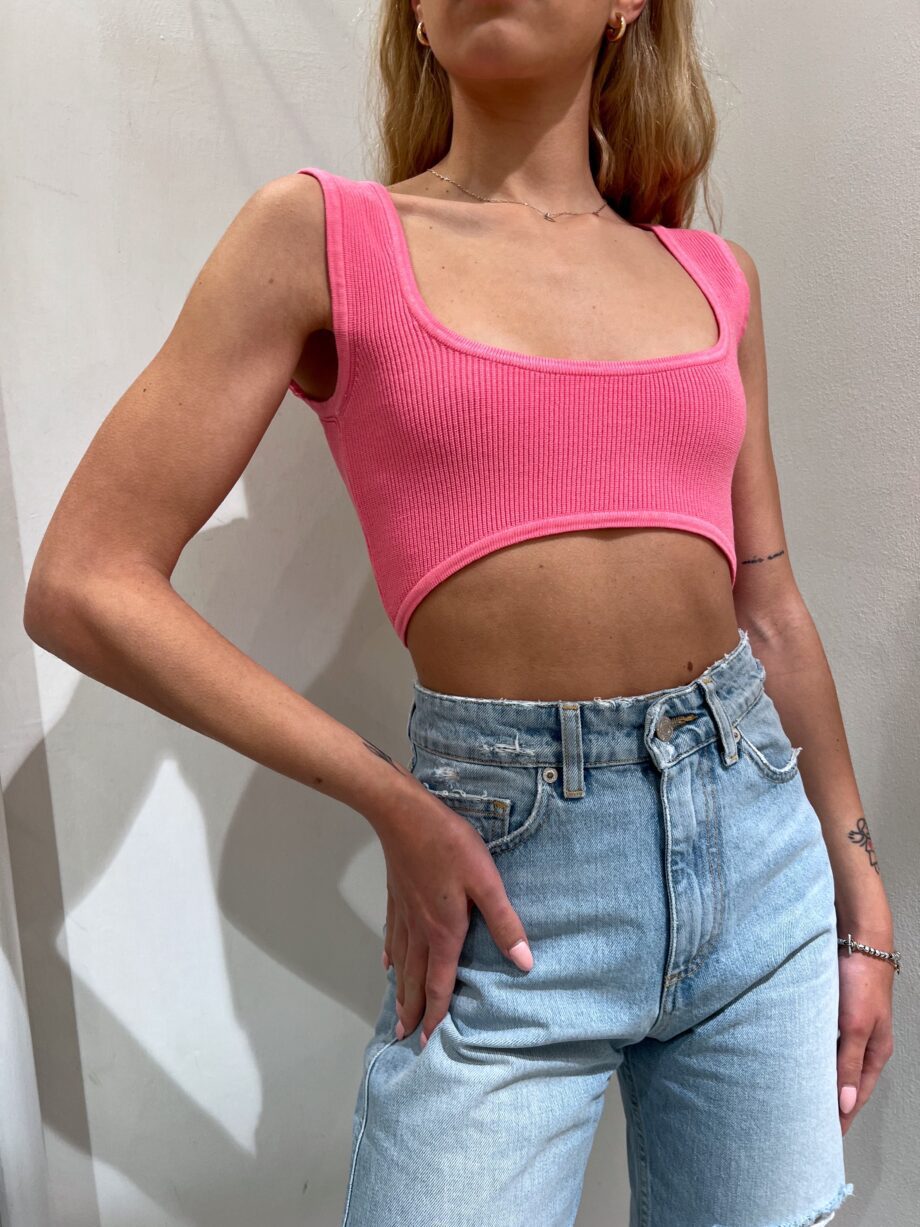 Shop Online Top crop fascia in maglia rosa Vicolo