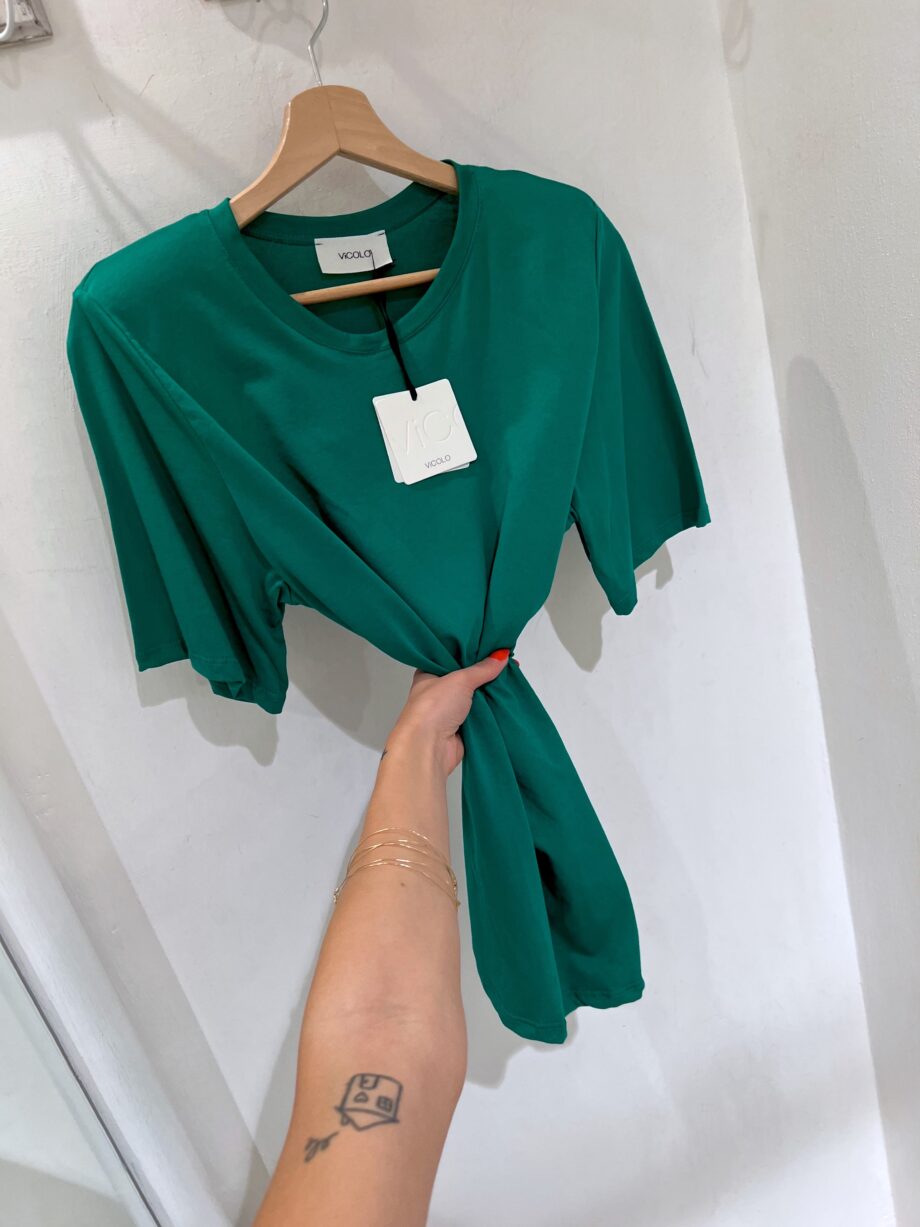 Shop Online T-shirt over con spalline verde Vicolo
