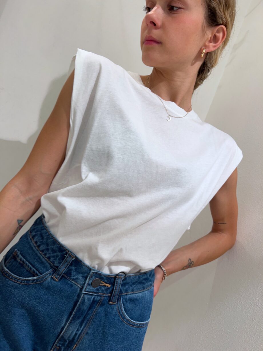 Shop Online T-shirt bianca smanicata Vero Moda