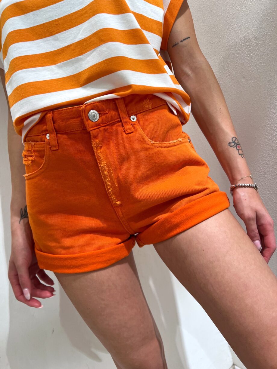 Shop Online Short in jeans arancio con rovescia Vicolo