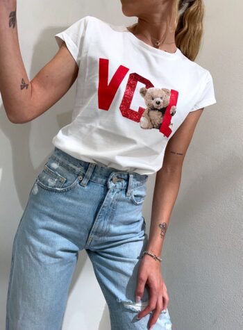 Shop Online T-shirt bianca con stampa VCL rossa e orso Vicolo