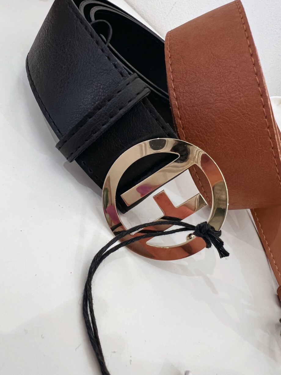 Shop Online Cintura nera con fibbia logo dorata Have One