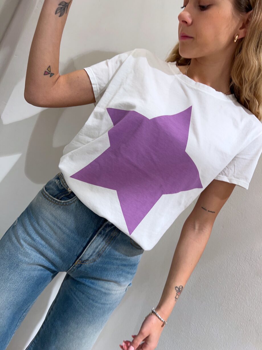 Shop Online T-shirt bianca con stella lilla Vicolo